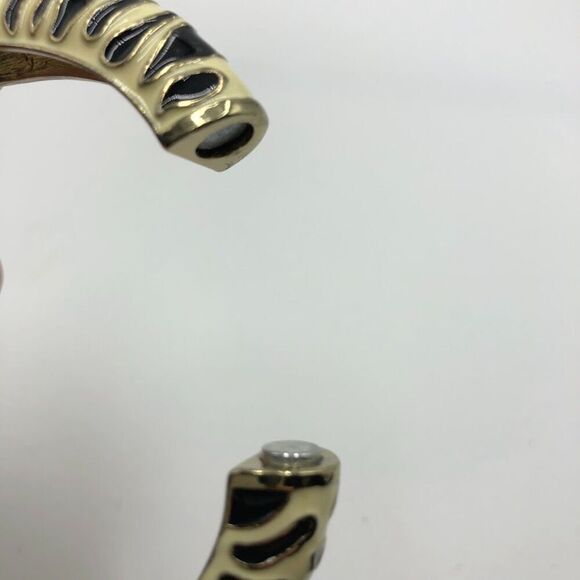 Zebra Women's Bangle Bracelet Magnetic Closure Animal Safari Costume Jewelry - Picture 7 of 11